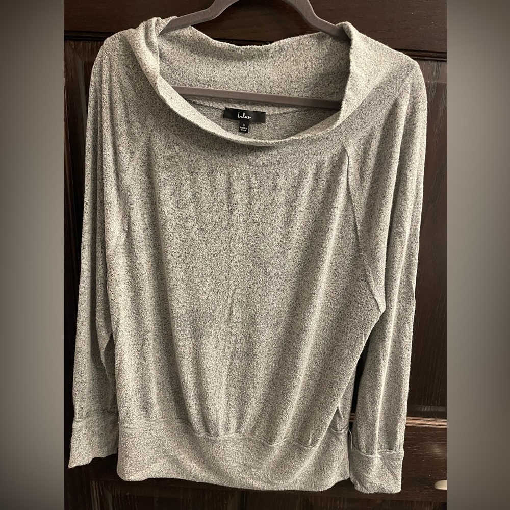 Gray women’s sweater. Lulus. Size S.